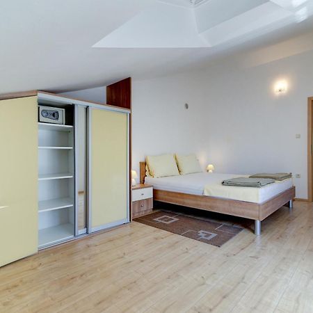 Apartmani Lili Novi Vinodolski Bagian luar foto