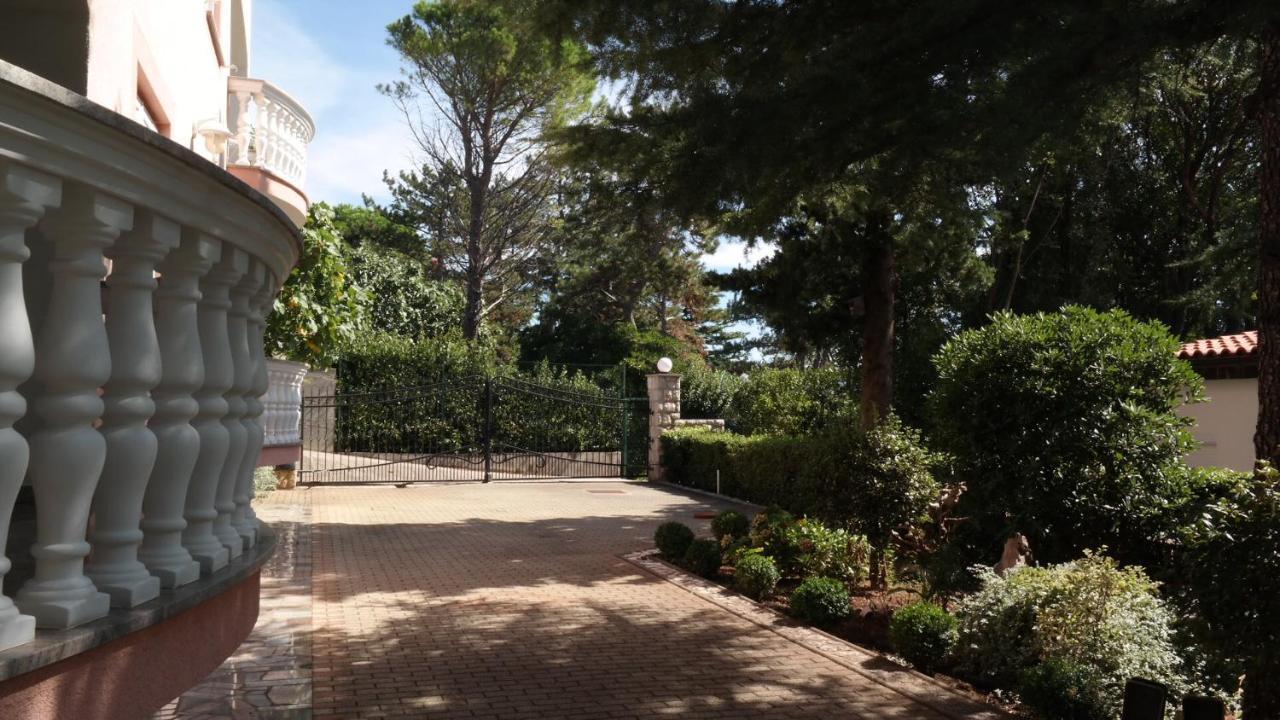 Apartmani Lili Novi Vinodolski Bagian luar foto