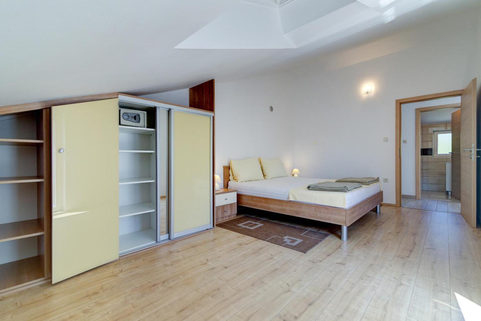 Apartmani Lili Novi Vinodolski Bagian luar foto