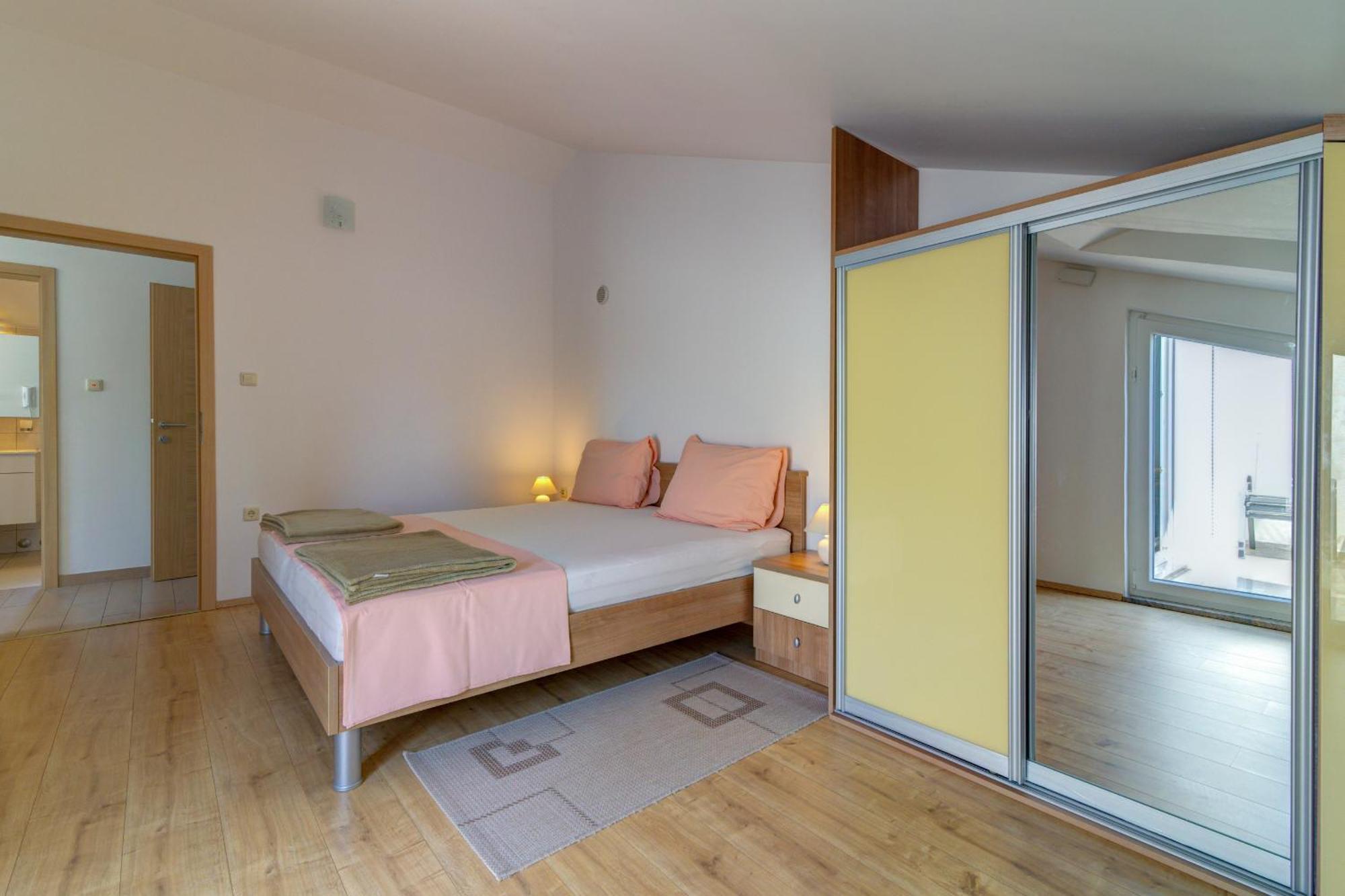 Apartmani Lili Novi Vinodolski Bagian luar foto