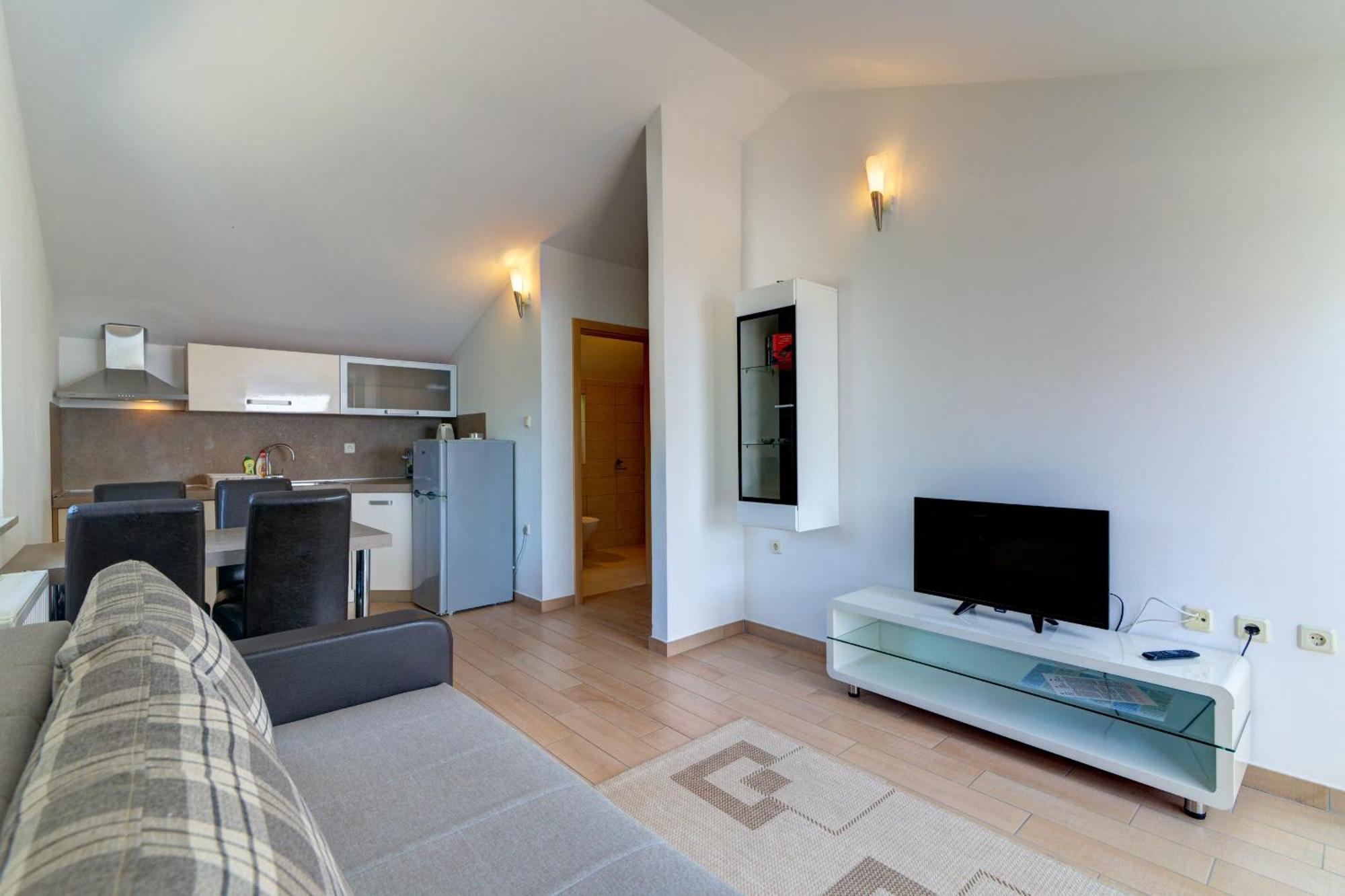 Apartmani Lili Novi Vinodolski Bagian luar foto