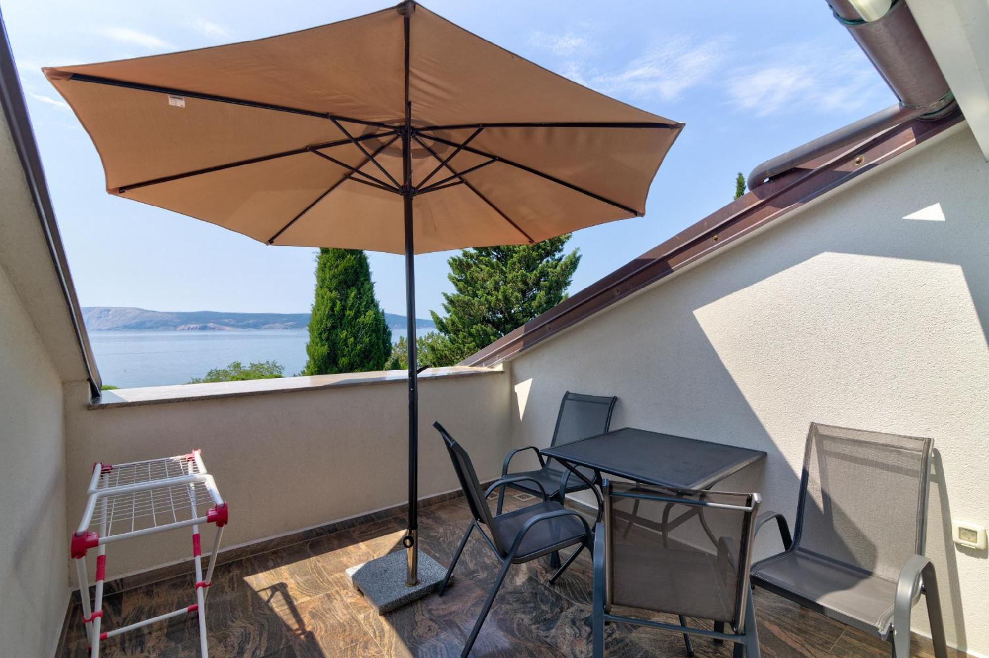Apartmani Lili Novi Vinodolski Bagian luar foto