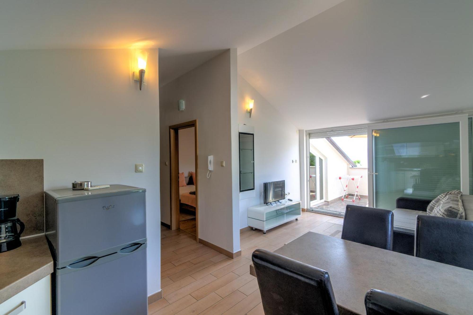 Apartmani Lili Novi Vinodolski Bagian luar foto