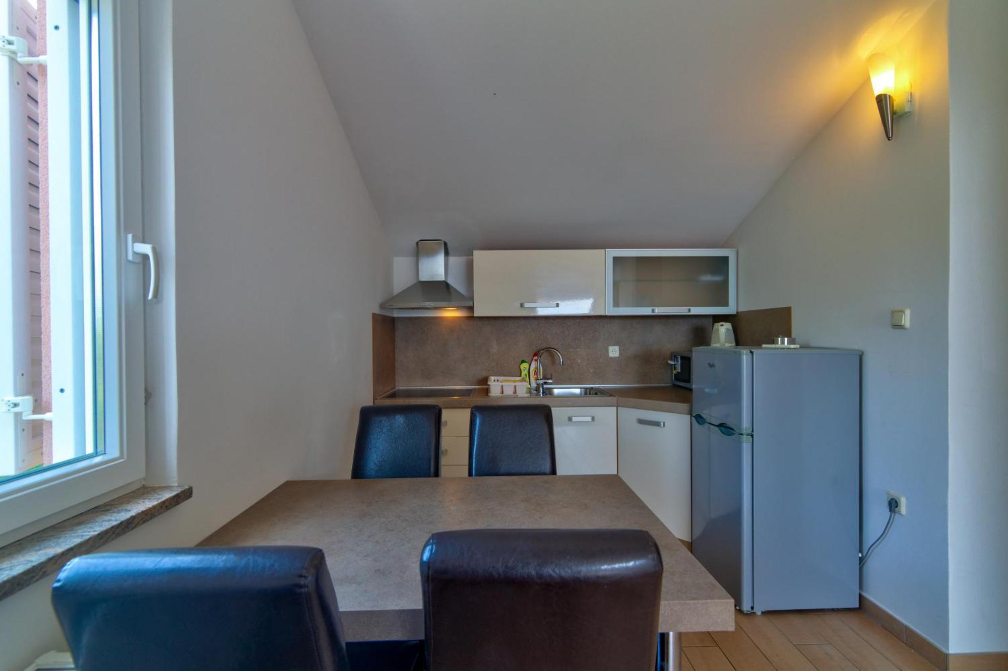 Apartmani Lili Novi Vinodolski Bagian luar foto